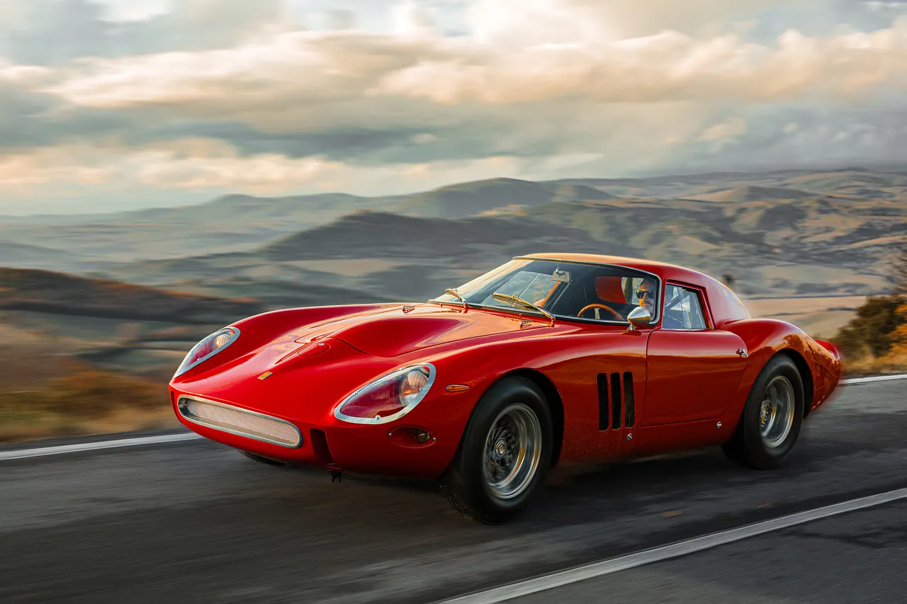 Shooting Pierre Pironet · Bruxelles · 250 GTO réinterprétée statique